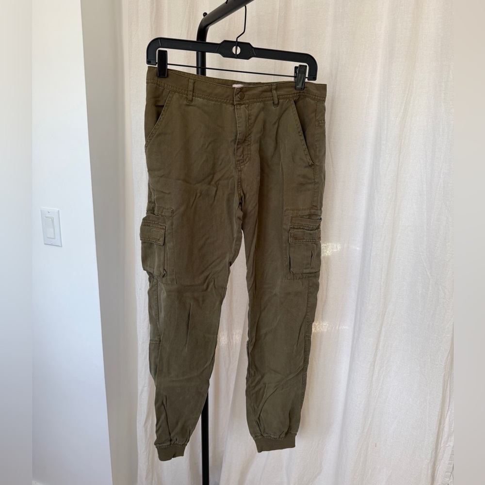 Forever 21 Women’s Soft Khaki Cargo Jogger Pants